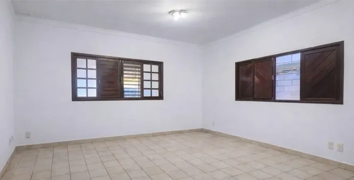 Alugo sala suite na Avenida principal do Cabo Branco