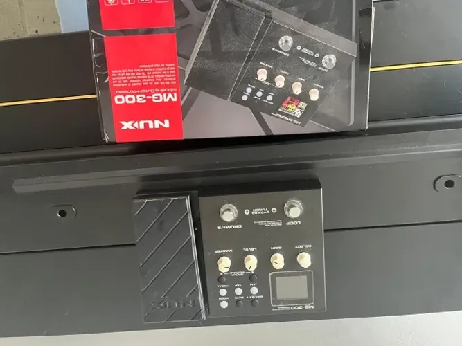 Pedaleira Nux MG300