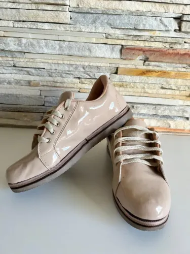 Tênis Feminino Verniz Nude/Bege