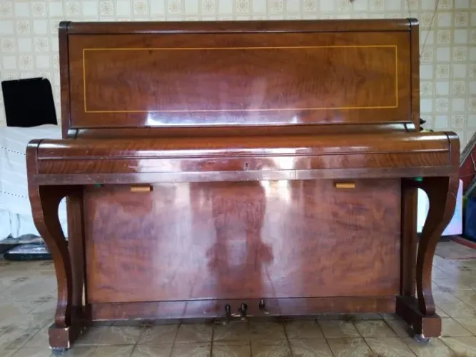 Piano vertical