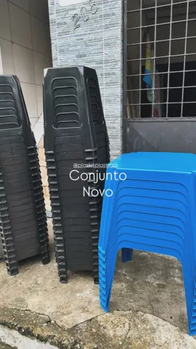 Conjunto mesinha com 4 bancos
