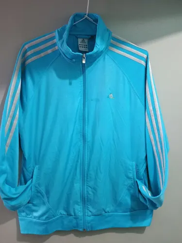 Blusa Adidas super estilosa unissex