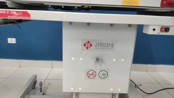 Mesa cirúrgica hemodinâmica