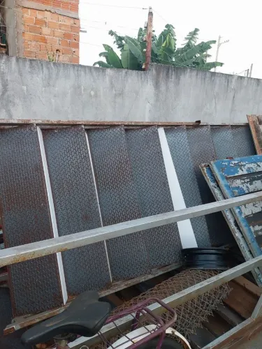 Escadas metálicas reforçadas - 2 unidades