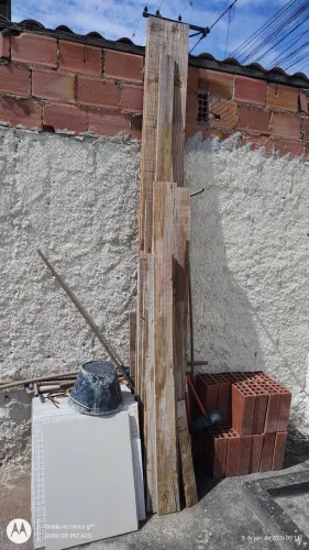 Sobra de material de obra.