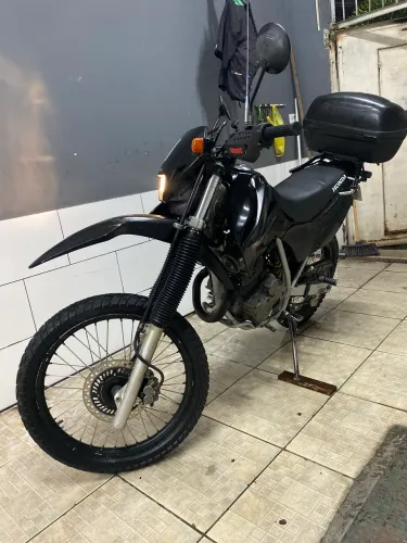 Motocicleta muito bem cuidada de 