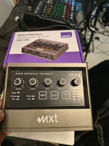 Placa de Interface de Áudio com Efeito