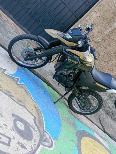 Vende-se moto dá Yamaha Lander 250.