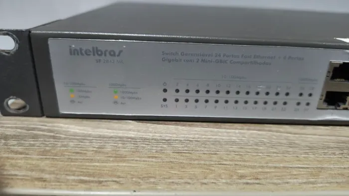 Switch Intelbras SF 2842 MR - 24 portas Gerenciável