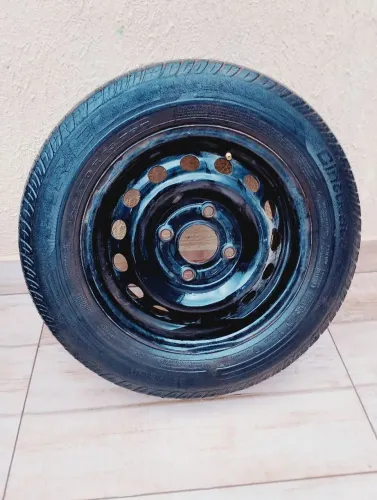 Roda com Pneu Pirelli 165/70/13 