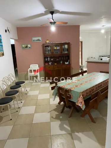 Casa em Avenida Maestro Heitor de Carvalho - Balneário Gardem Mar - Caraguatatuba/SP