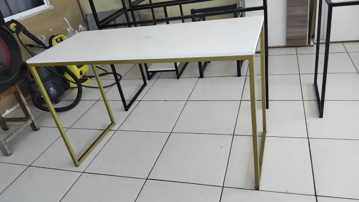 Mesa a pronta entrega
