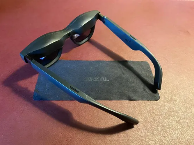 Xreal Air 2 Pro + Xreal hub