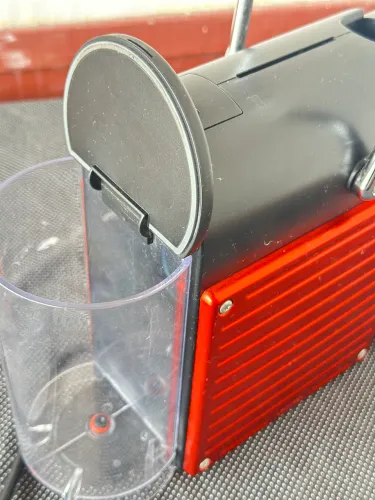 Cafeteira Nespresso Pixie Alumínio 220v