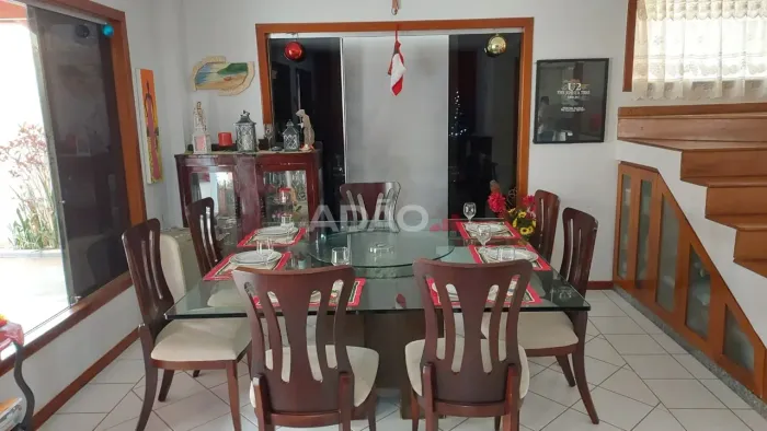 Sobrado 4 qts/2 sts, 4 vagas, Av T-15, Setor Nova Suiça, Goiânia/GO