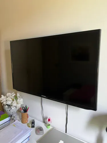 TV  Samsung 40 polegadas, HDMI Led com suporte de parede