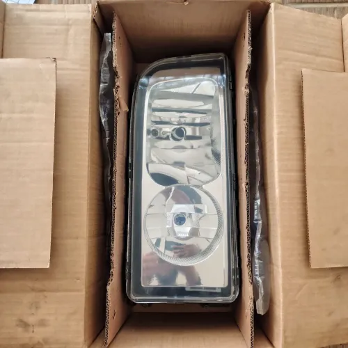 FAROL PRINCIPAL LADO ESQUERDO - AXOR 1933/2036/2041/2536/2544/2644 2005 a 2019