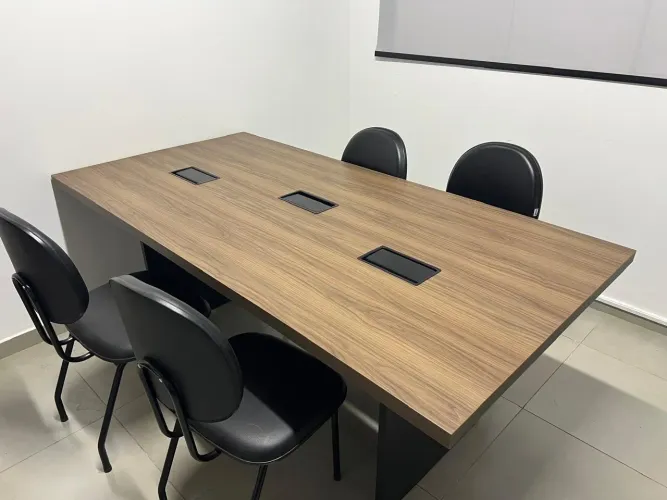 Mesa reunião mais 4 cadeiras