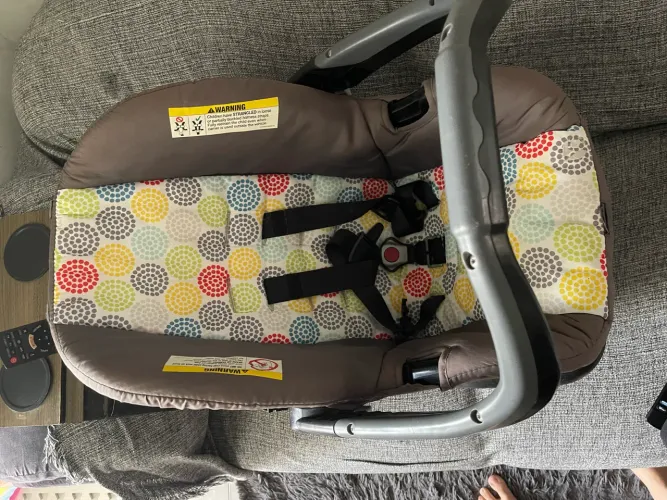 Vendo bebê conforto com base e isofix