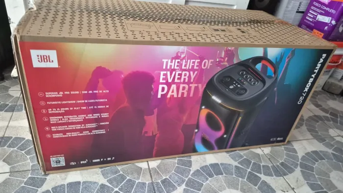 Jbl PartyBox 720 800W luzes IPX4 com rodas .