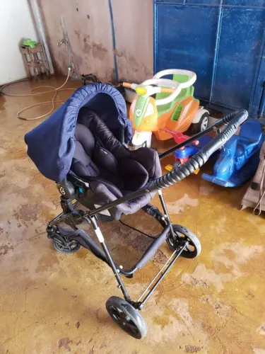Carrinho Moisés com bb conforto 