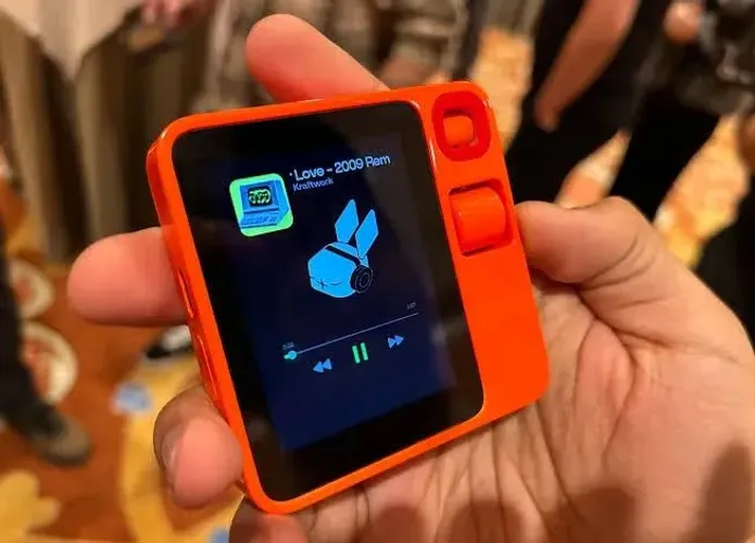 Rabbit R1 AI -- ideal para entusiastas de tech