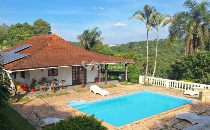 Chácara de Luxo à Venda em Cotia-SP, no Parque Dom Henrique - 3 Quartos, 7 Banheiros, 4 Va