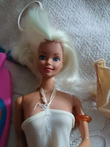 Barbie antiga estrela e acessórios.