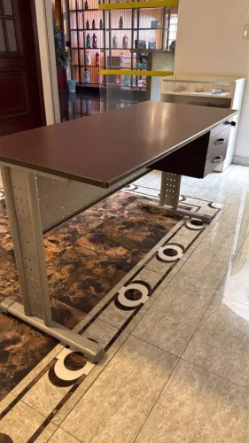 Mesa de Escritório Madeira com alumínio