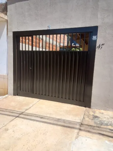 Alugo uma casa com2 quartos no bairro Jacy