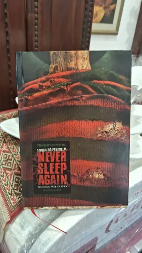 livro "A Hora do Pesadelo: Never Sleep Again",
