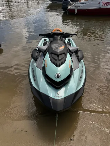 Excelente Oportunidade Sea Doo 2024 com apenas 50 horas e carreta de encalhe.