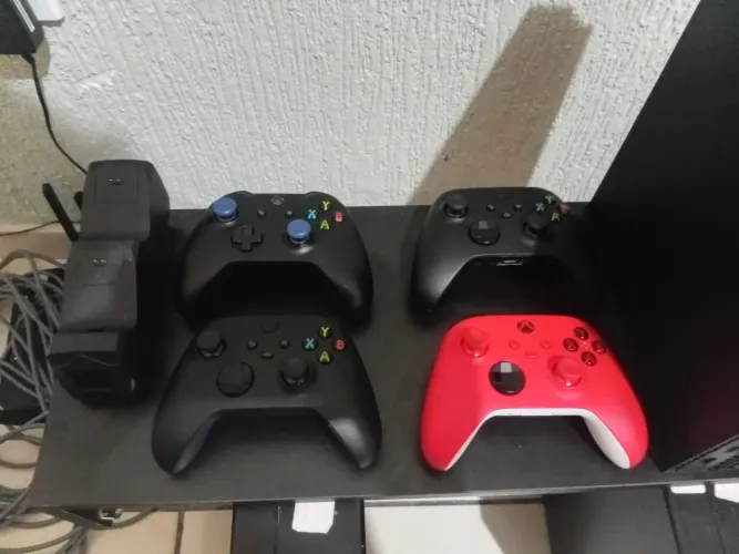 Controles Series S/X $260, Contole xbox one $180.