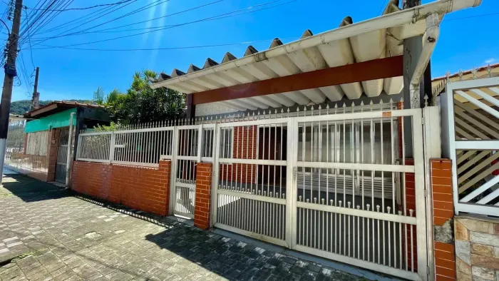 CASA COM EDICULA NO JARDIM AGUAPEU - 50 METROS DA PRAIA