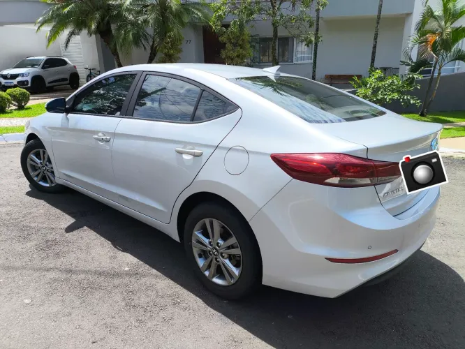 Hyundai Elantra 2.0 16V Flex Aut. 2017
