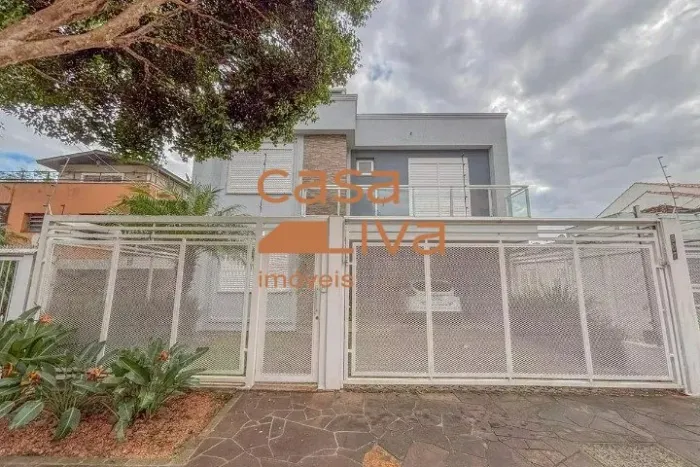 Casa em condomínio com 3 suítes, pátio privativo e energia solar no Nonoai