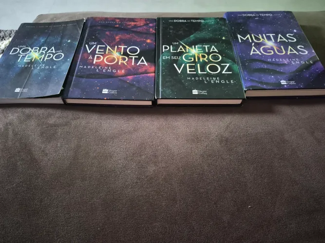 Uma dobra no tempo coleção - 3 livros capa dura e 1 capa mole - bom estado