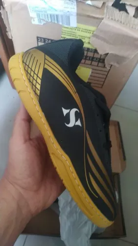 Chuteiras futsal New Styllus, de R$109,90 por 59,90