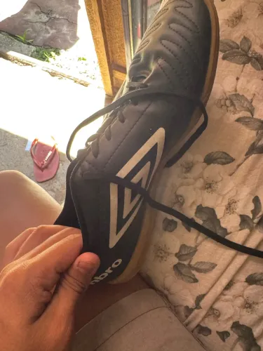 Chuteira society umbro tam 40 60 reais