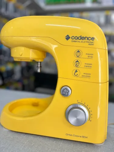 batedeira orbital Cadence Orbit Colors 504 na cor amarela.