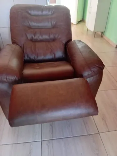 Cadeira reclinável com 3 etapas! Cadeira em otimo estado e com um preço acessível.