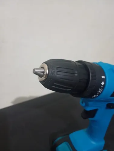 ? Furadeira Parafusadeira 20V Sem Fio - Potência para Seus Serviços!