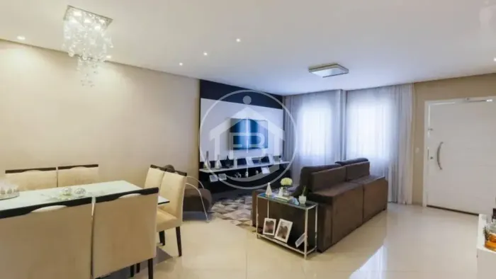 Casa á Venda no Jardim Ester - 190m² | 3 Suítes | 5 vagas - Reformado