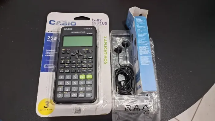 Kit Calculadora Científica Casio fx-82ES PLUS (2nd edition) + Fone Philips Bass Sound TAUE