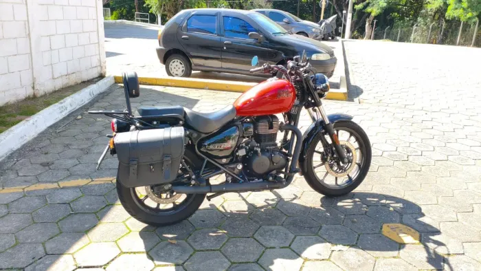 Royal Enfield Meteor Fireball 350 vermelha 2025