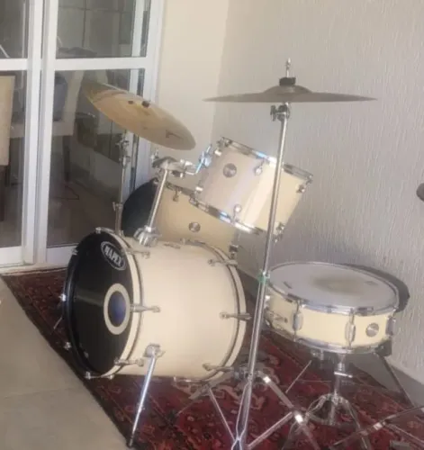 Bateria acústica Mapex Voyager branca