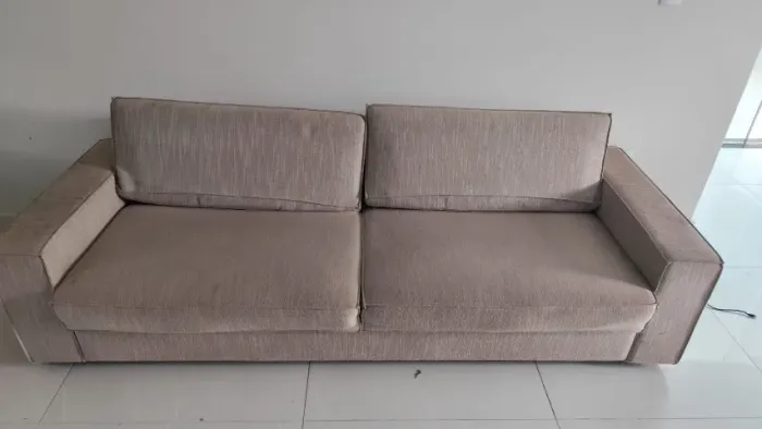 Sofá Edge (3 lugares), marca Lider. Sofá em otimo estado de conservação, com marcas de uso