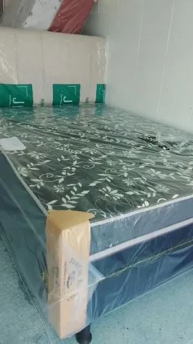 Cama padrão alta 