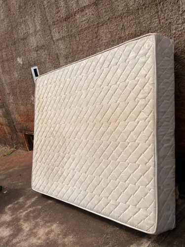Cama Box com pés casal (só o Box, sem colchão)