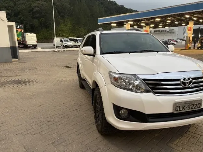 Toyota Hilux SW4 SR 4X2 2.7/ 2.7 Flex 16V Aut. 2013